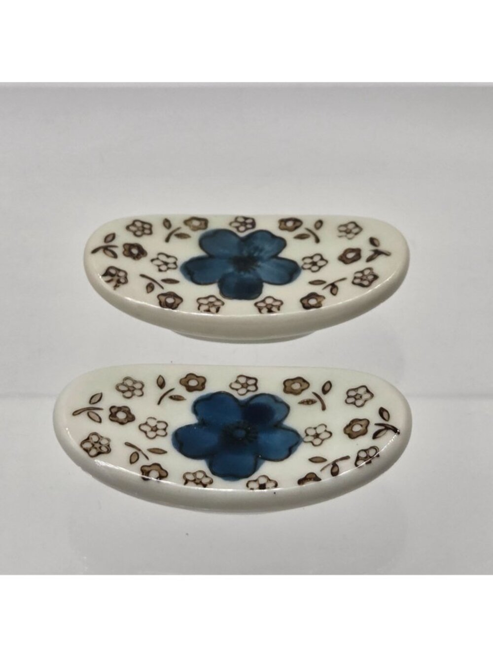 Japanese Import 7 Piece Sake Set Carafe 2 Sake Cup 2 Side Bowls 2 Chopstick Rest - Picture 9 of 10